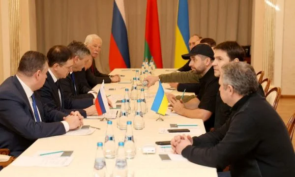 Reuters: Delegacioni rus është nisur drejt vendit ku mbahen bisedimet me palën ukrainase