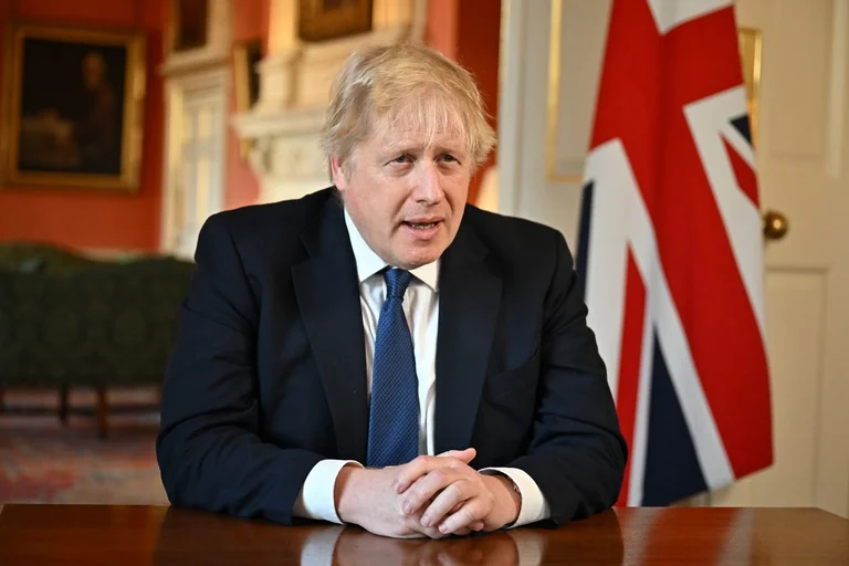 Johnson: Putini po kryen krim lufte, nëse ai e shton forcën e rrisim edhe ne