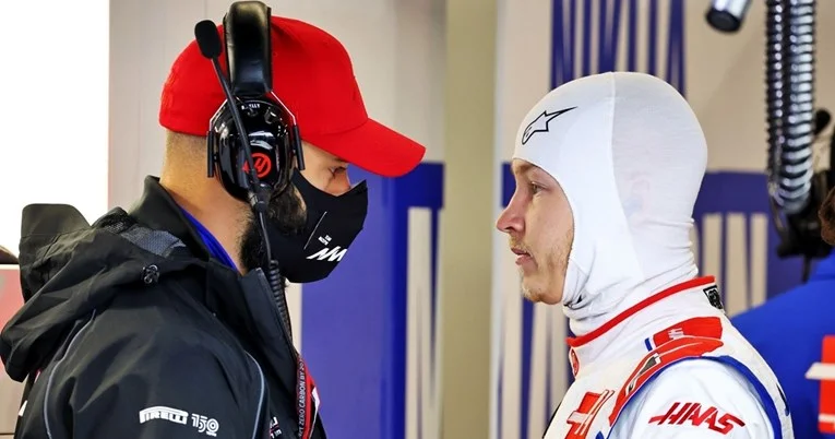 Një tjetër sanksion për një të afërm të Putinit, i ndalohet të garojë në Formula 1 në Britani
