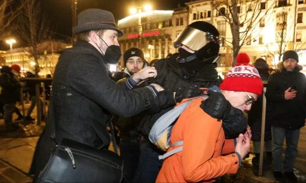 Mbi 90 protestues të arrestuar në Shën Petersburg