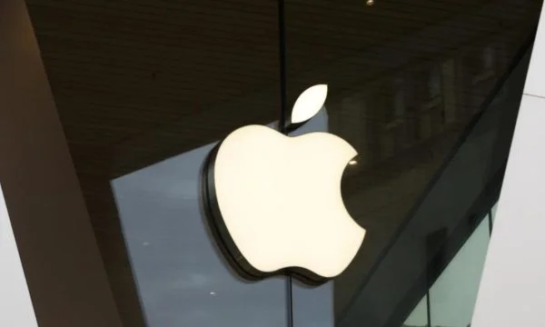 Apple ndalon të gjitha shitjet e produkteve në Rusi