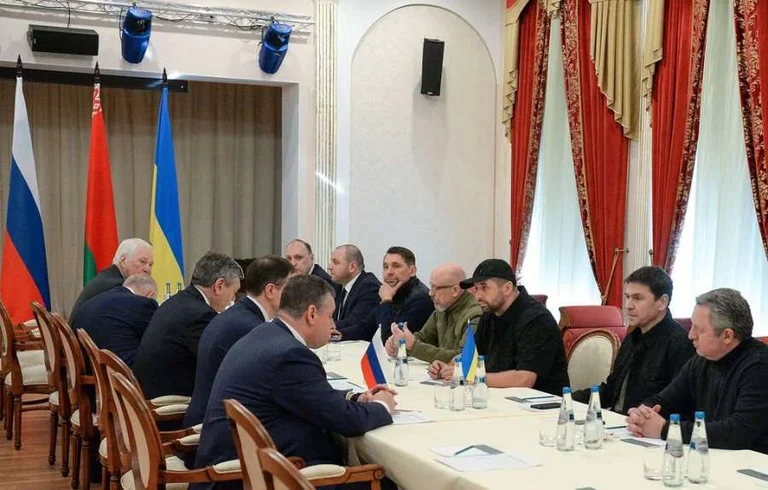 Rusia planifikon për nesër raundin e dytë të negociatave, Ukraina s’e konfirmon