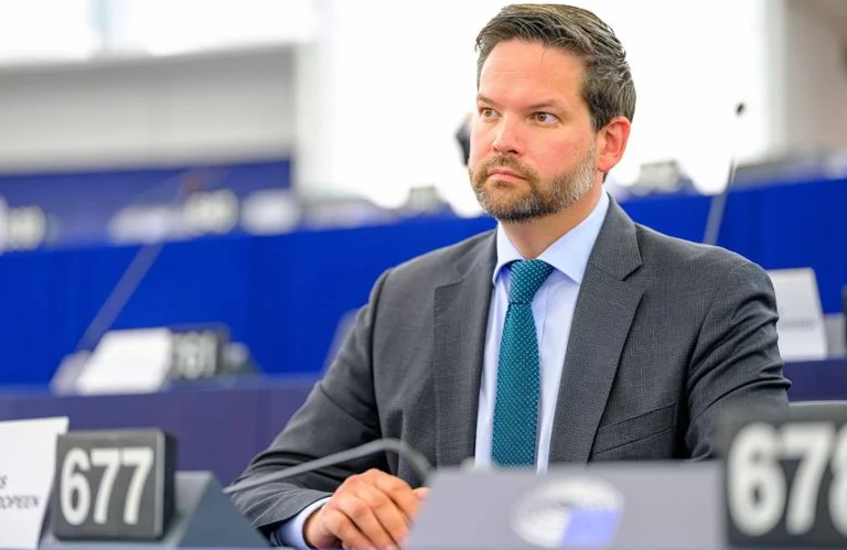 Eurodeputeti austriak: Pesë shtetet e BE-së duhet ta njohin menjëherë Kosovën