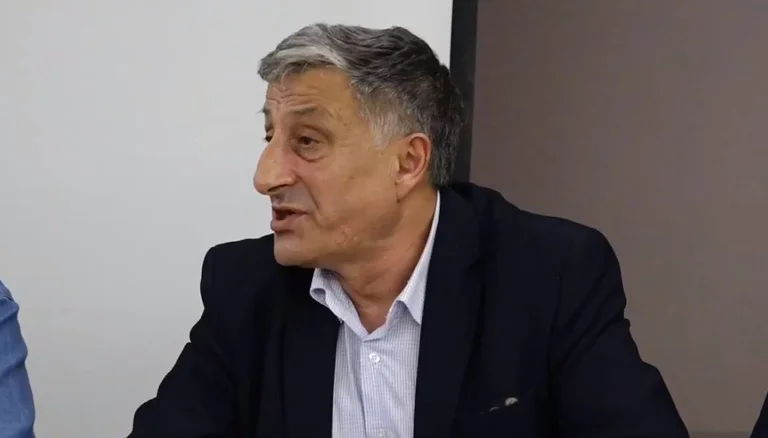 Rrahman Jasharaj në ‘proxy’ luftë me Rusinë: Mësues, nesër t’u flisni nxënësve një orë për Ukrainën