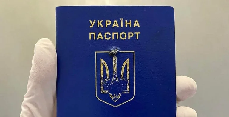 Ndodh edhe kjo, pasaporta ia shpëton jetën një adoleshenti ukrainas
