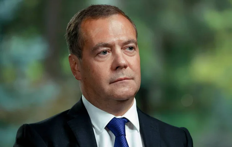 Nervozohet rusi Medvedev, i reagon ministrit francez ashpër: Kujdes me gjuhën!