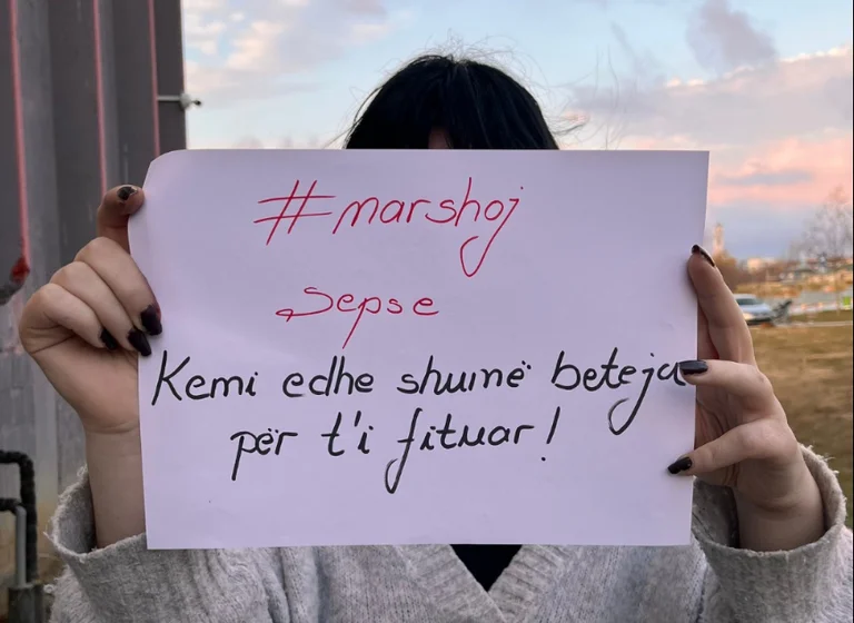 Grupi organizativ feminist me ide kreative për 8 mars
