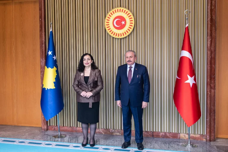 Vjosa Osmani nga shteti turk: Turqia partner strategjik në shumë procese