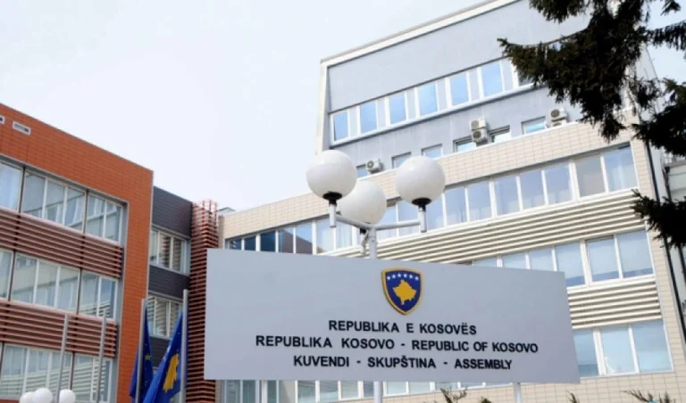 Sot mblidhen gjashtë komisione parlamentare