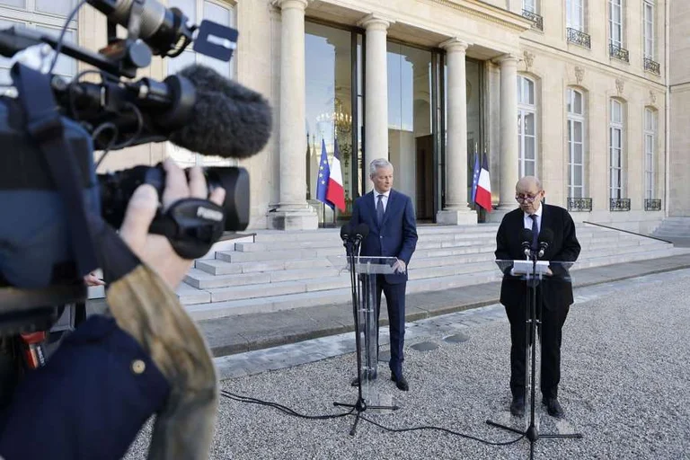 Frankreich bewegt Botschaft von Kiew nach Lviv
