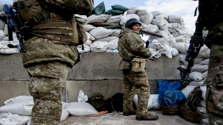 Kremlin accusa l'UE di comportamento ostile contro di loro, non commenta le perdite militari russe
