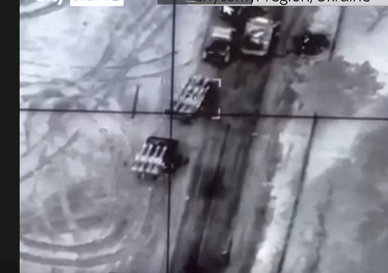 (VIDEO) Il momento in cui si scende, distrugge il sistema missilistico russo.