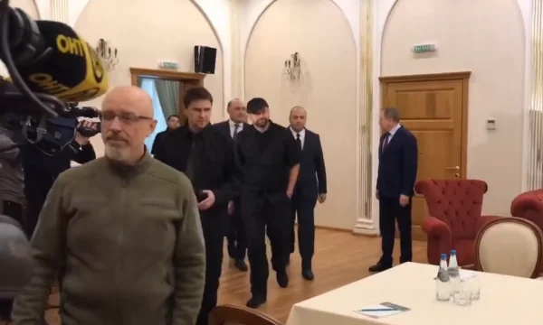 Hour of introduction of delegations to the meeting room, see Ukrainian Defence Minister's walk