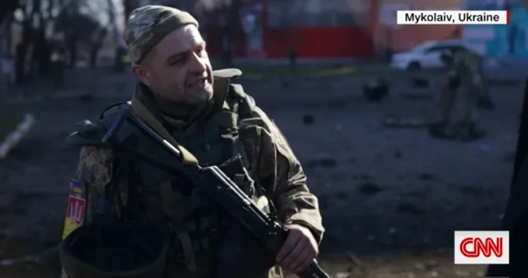 Soldato ucraino: I russi hanno detto che non avrebbero colpito i civili, ma guarda qui.