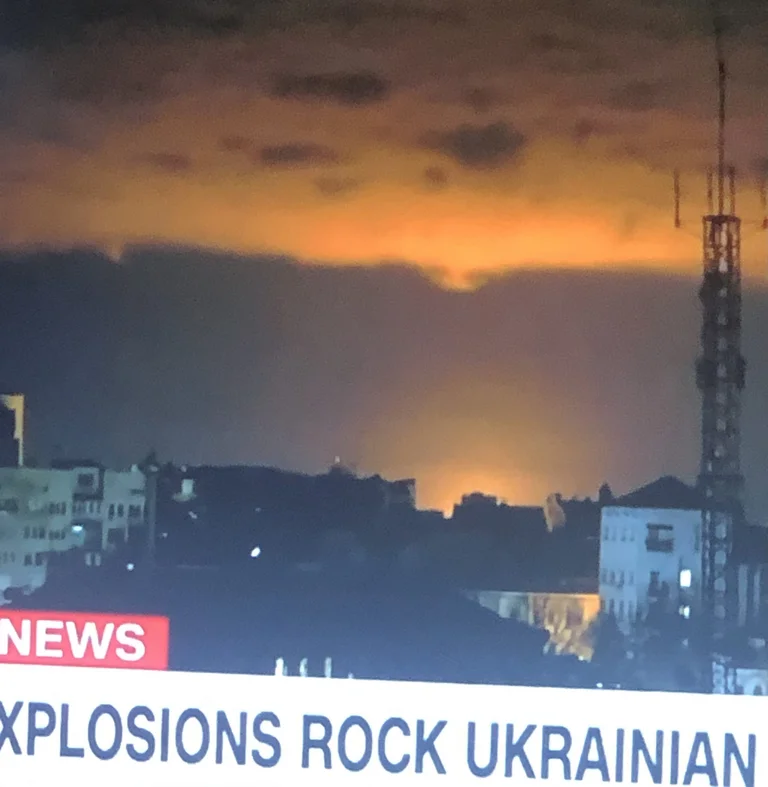 Aspetta, Kiev. Questo è quello che il cielo sembra sopra la capitale ucraina in questo momento.