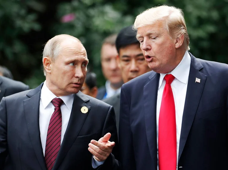 Trump ruft Putingen, Biden trifft hart