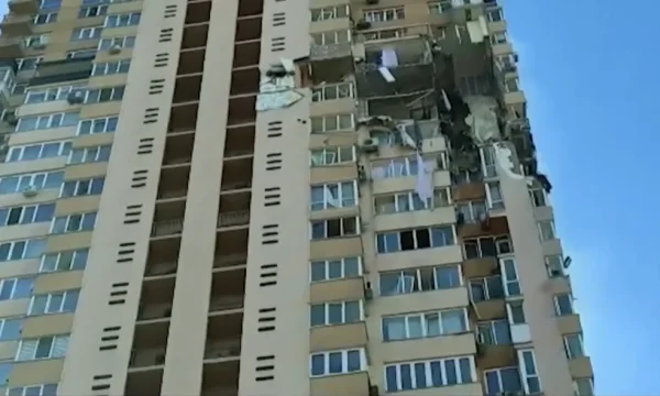 Due uccisi da un attacco missilistico a un edificio a Kiev