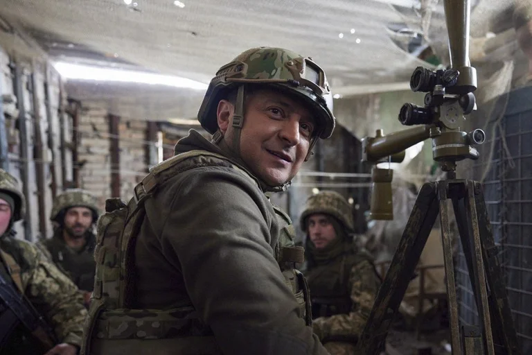 Zelensky anima a la gente en medio de los ataques rusos: