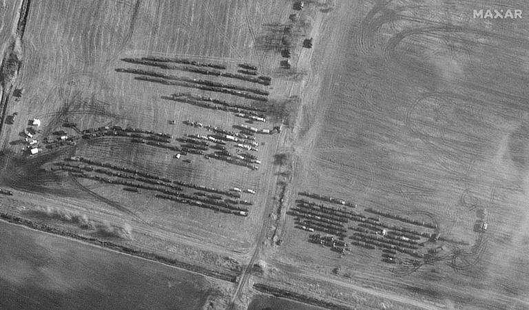 Sie zeigen Satellitenbilder: Major Militäreinsatz in Belarus, es gibt 150 Hubschrauber