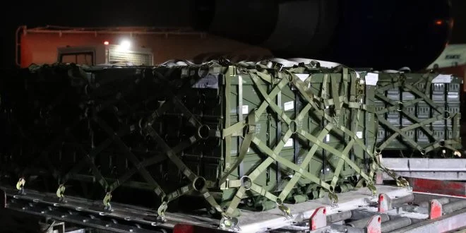 Trupat ruse po tërhiqen, Kanadaja dërgon armë dhe municione në Kiev