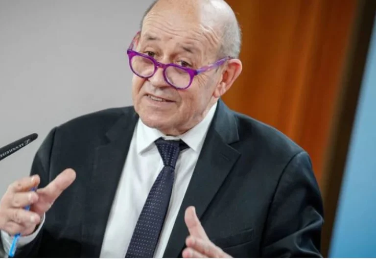 Ministro francese: la NATO ha armi nucleari