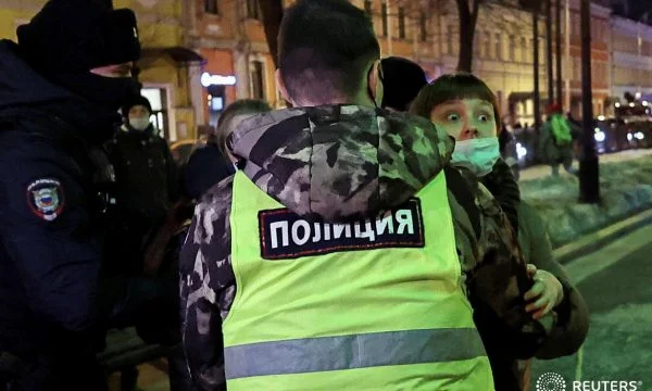 Più di 700 detenuti sono in corso in 40 città russe contro la guerra in Ucraina