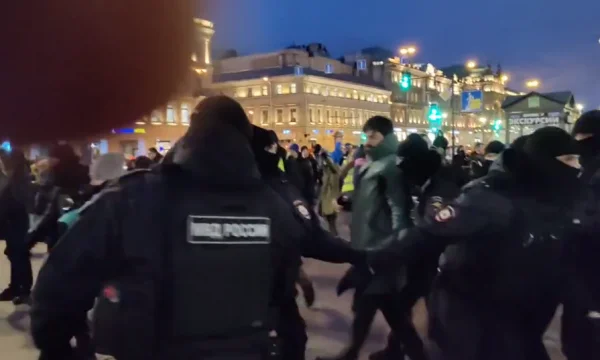 V IDEO, de la feroz protesta que tuvo lugar en San Petersburgo, decenas fueron arrestados.
