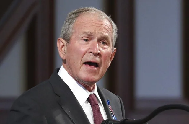 Le Président Bush condamne fermement l'invasion russe : Ne tolèrez pas Poutine et son risque