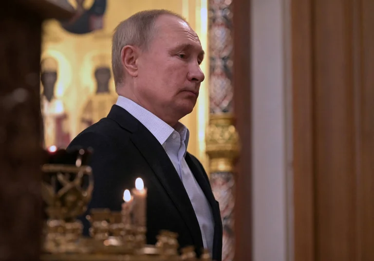 La nuit, il a ordonné les bombardements en Ukraine, Poutine est apparu de cette façon après de nombreuses heures (Photo)