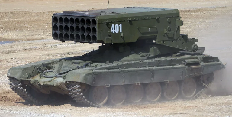 Découvrez les images: La Russie introduit la batterie de fusée lourde Solntsepek)