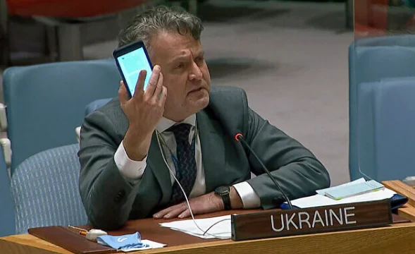 L'ambassadeur ukrainien Faces Russe: Ils vont directement en enfer