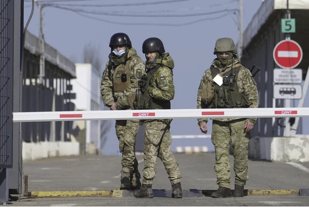 Die Ukraine verkündet den Notfallzustand und sorgt dafür, was sie sieht