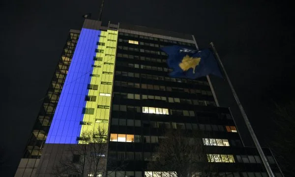 Civilised Kosovo, Government Target lit with Ukrainian flag