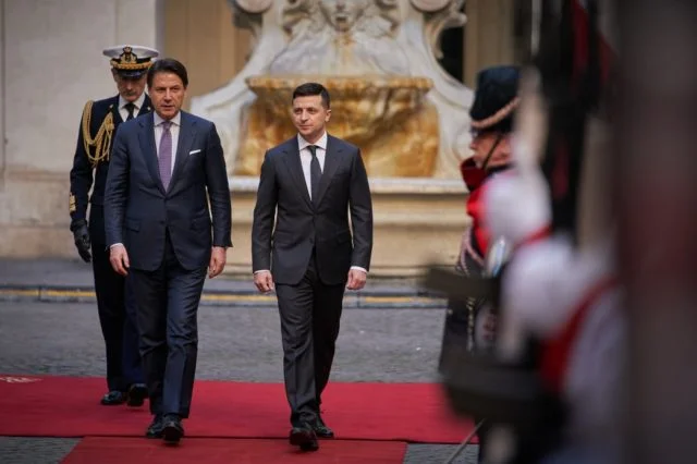 L'Italie prépare une aide financière à l'Ukraine, gravement touchée par la crise avec la Russie