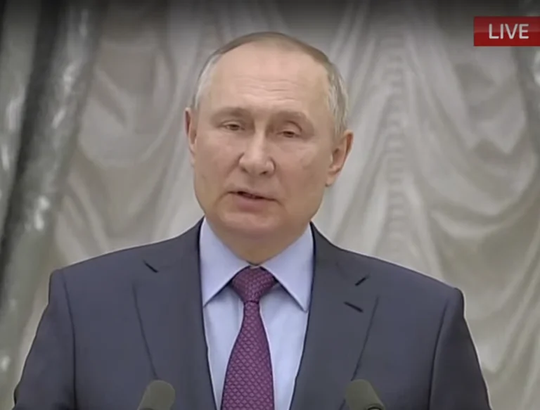 Poutine cite le Kosovo après l'autorisation donnée par le Parlement d'utiliser la force en dehors de la Russie