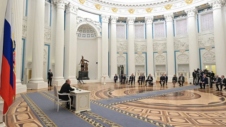 Putin auf der Konferenz für die Ukraine: Das letzte Bild wurde von der paranoiden