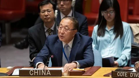 Chine Février et neutre pour le mouvement effrayant de la Russie en Ukraine: Accroche-toi