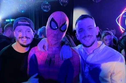 Donald como Hombre Araña, ¿cómo estuvo Trixa esta noche?