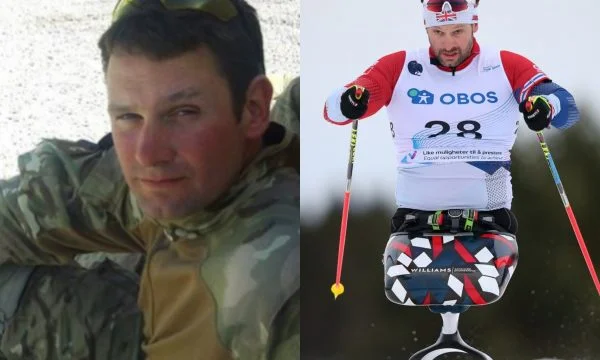 héros soldat agissant au Kosovo cible la médaille à Winter Paralysmpade