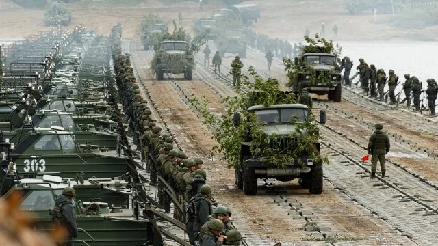 Reznikov: la Russia ha raccolto 147 mila truppe vicino ai confini dell'Ucraina