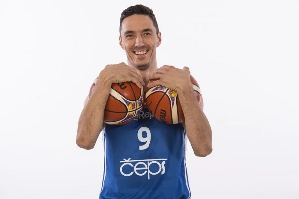 Ex giocatore di basket NBA arriva in Kosovo: Alla ricerca di nuove stelle
