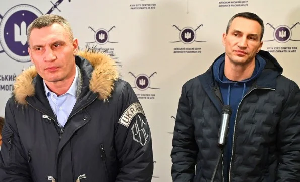 Anciens champions de boxe -- Klitschko Frères prêts pour l'attaque de Poutine -- appel à la protection du pays