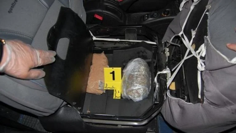 Drogue et marijuana saisies à Zvecan, deux personnes arrêtées