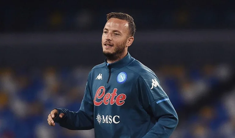 Formacionet zyrtare: Napoli – Parma, ky është vendimi për Rrahmanin