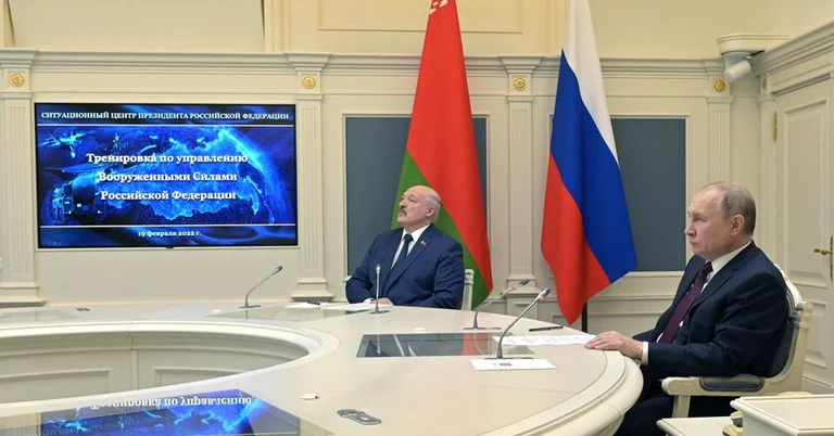 Putin monitorea ejercicios nucleares estratégicos con misiles balísticos