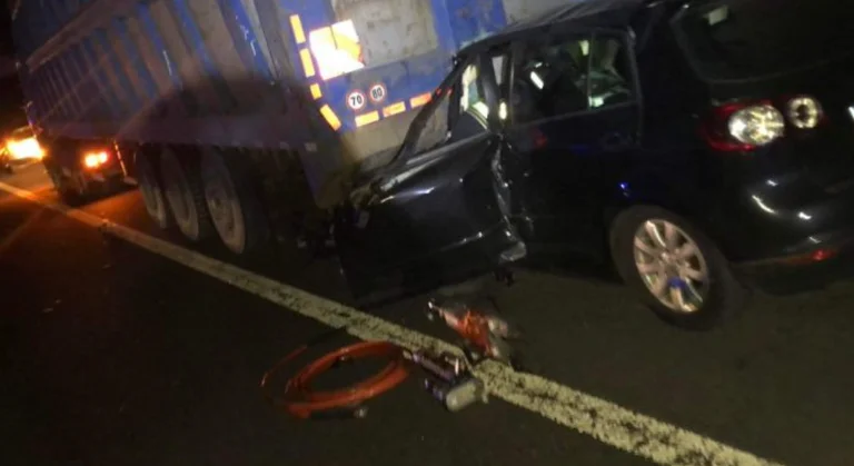 El coche se estrelló en el camión cerca de Prizren