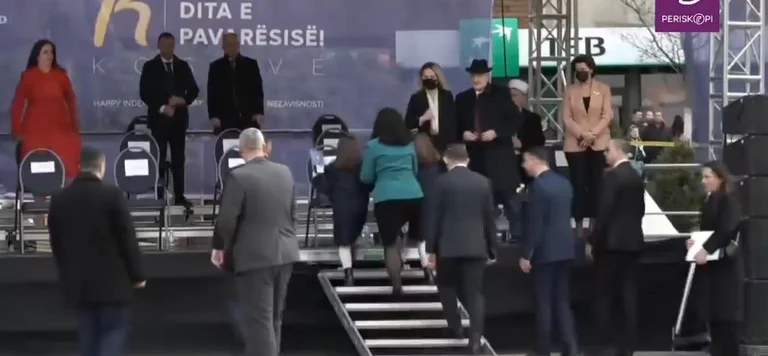 Pas seancës së pakëndshme, Kurti e Osmani dalin në shesh (Foto)