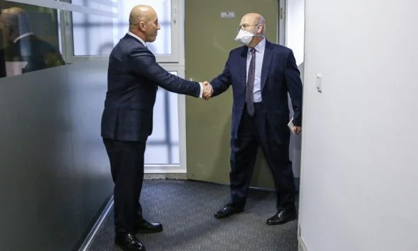 Hovenier takohet me Haradinajn, diskutojnë rreth rolit të një opozite konstruktive