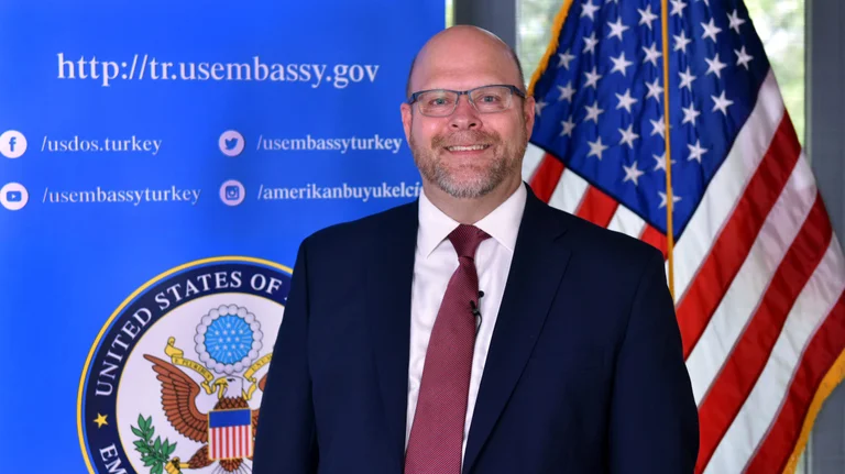 ‘SHBA është krenare’ – Ambasadori amerikan me fjalë të një miku të vërtetë për Kosovën në 14-vjet shtet