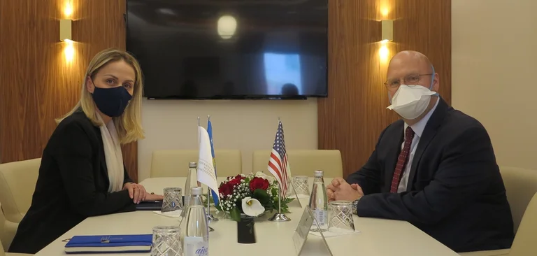 Ambasadori Hovenier takon kryetaren e Kushtetueses: ShBA-ja mbështet institucionet e pavarura gjyqësore